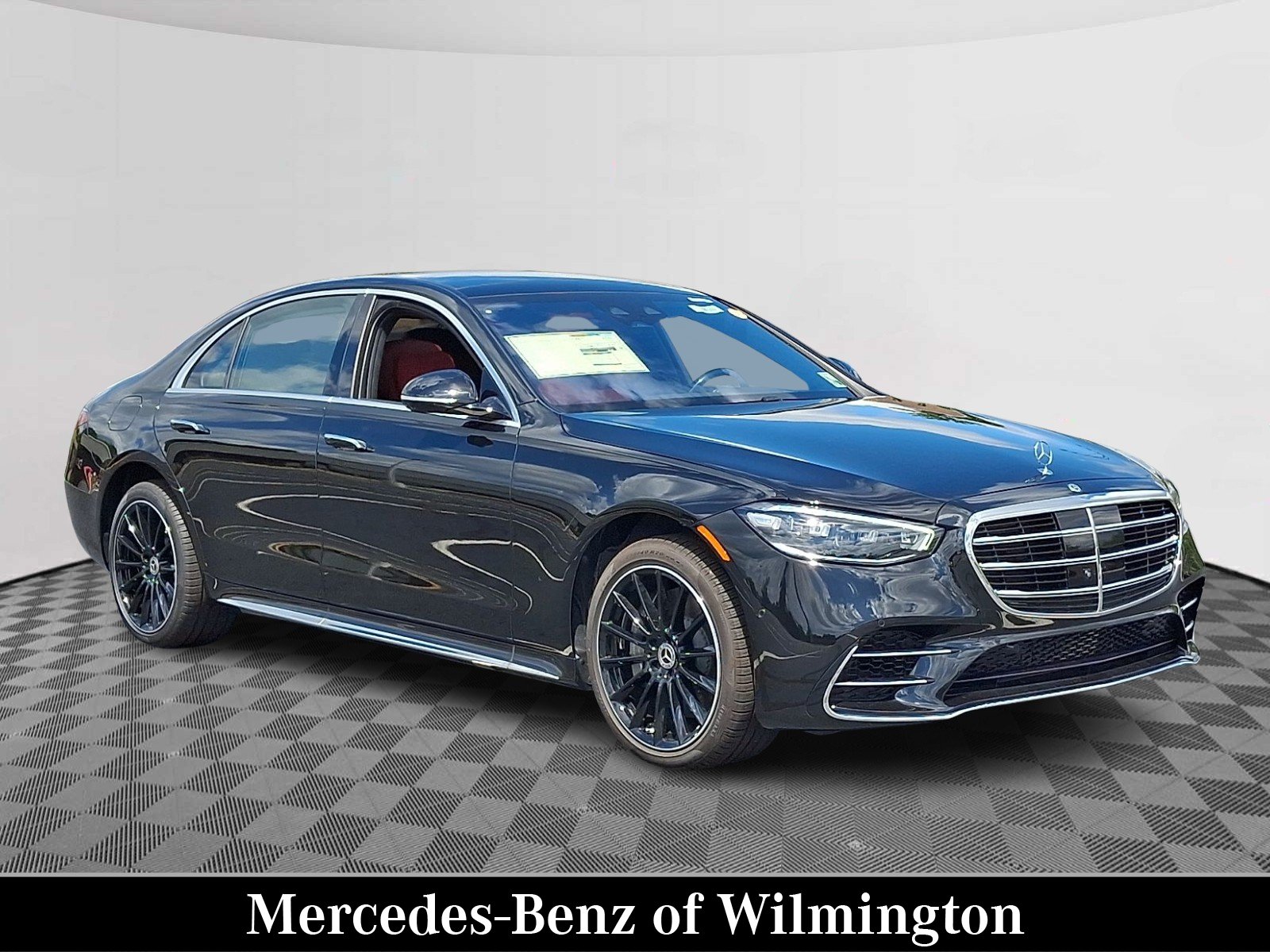 New 2026 Obsidian Black Metallic Mercedes-Benz S 580 image 1