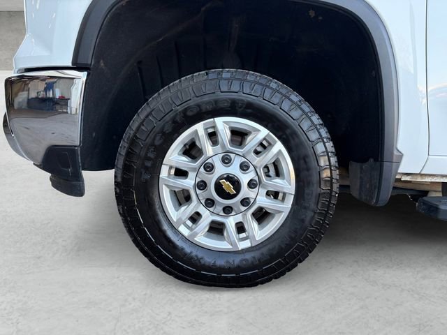 Used 2025 Summit White Chevrolet LT image 23