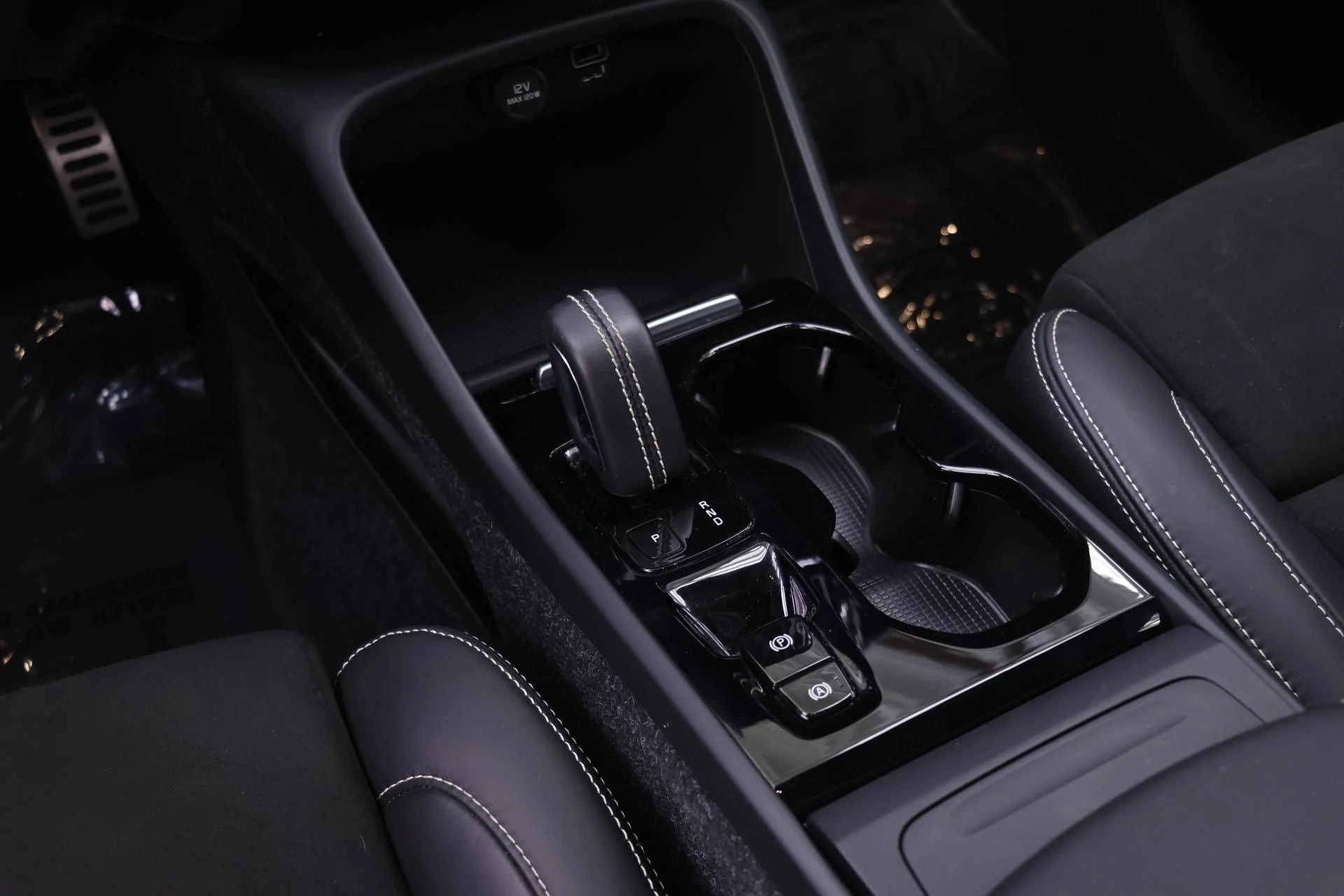 Used 2021 Blue Volvo R-Design image 17