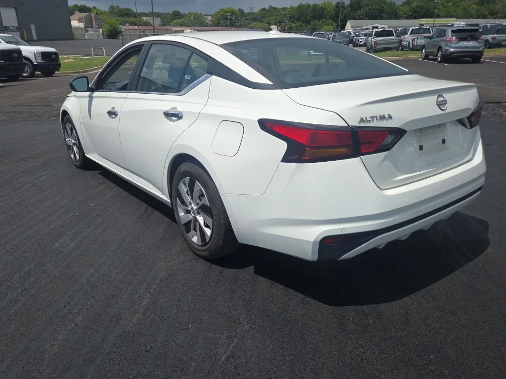 Used 2025 White Nissan 2.5 S image 10
