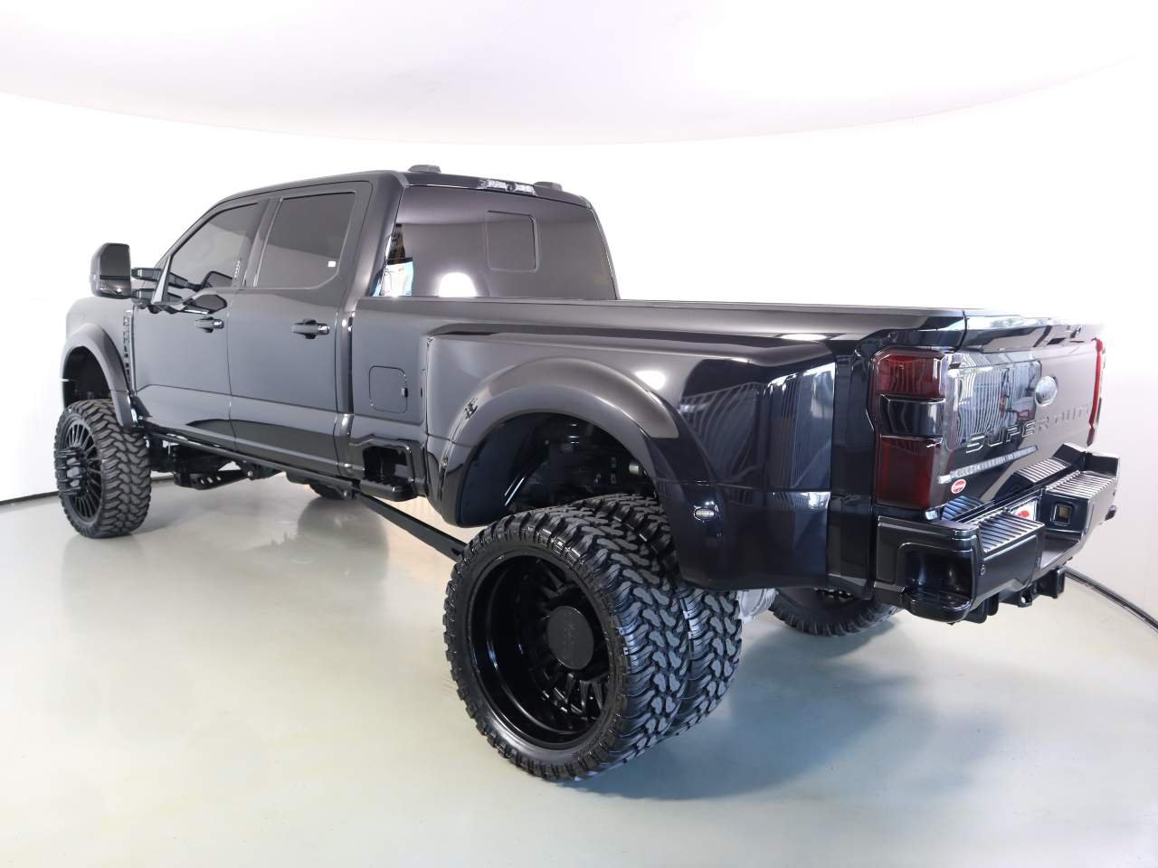 Used 2023 Agate Black Ford Lariat Crew Cab image 2
