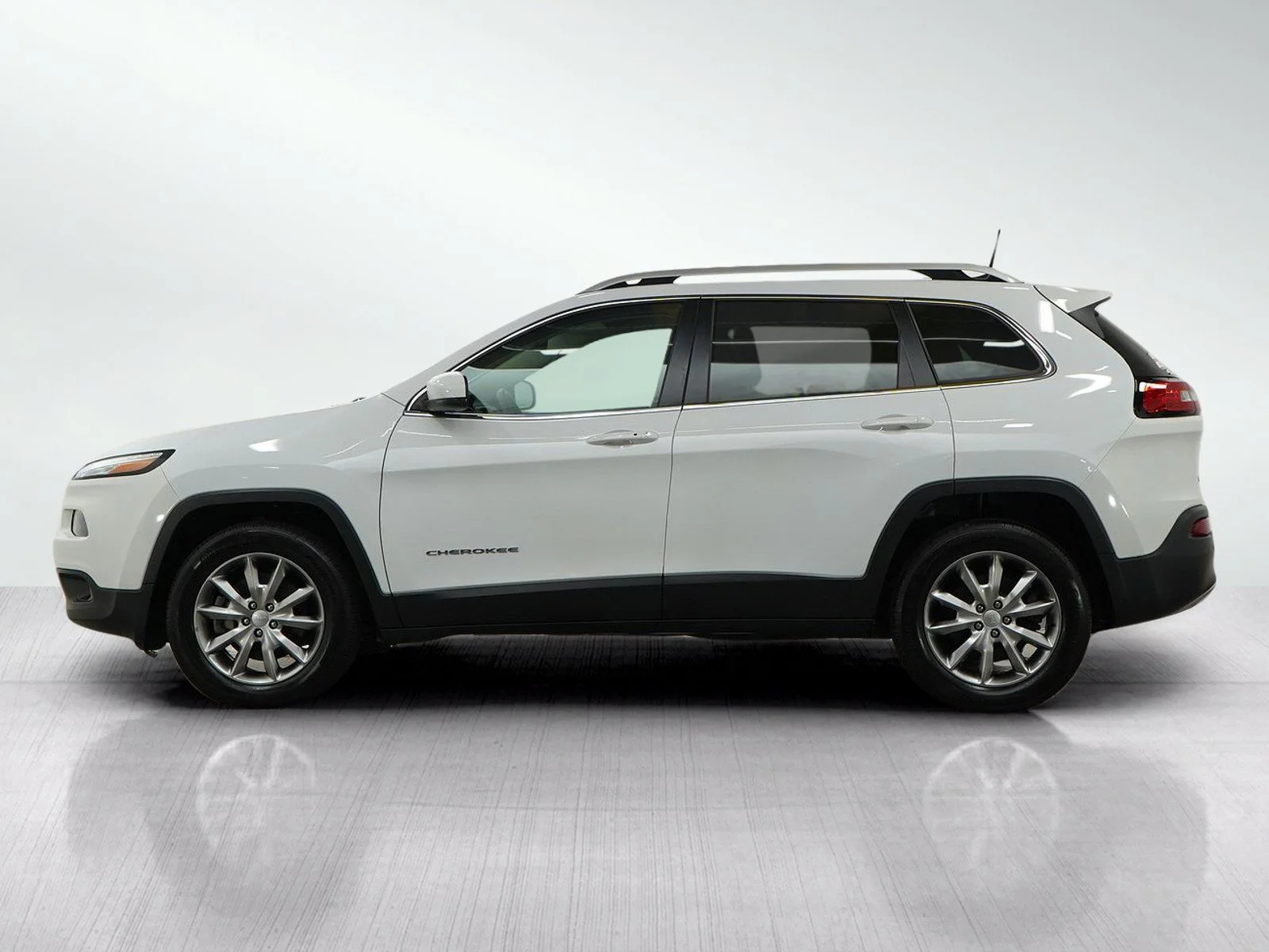 Used 2018 Jeep Cherokee Limited with VIN 1C4PJMDB3JD507242 for sale in Wayzata, Minnesota