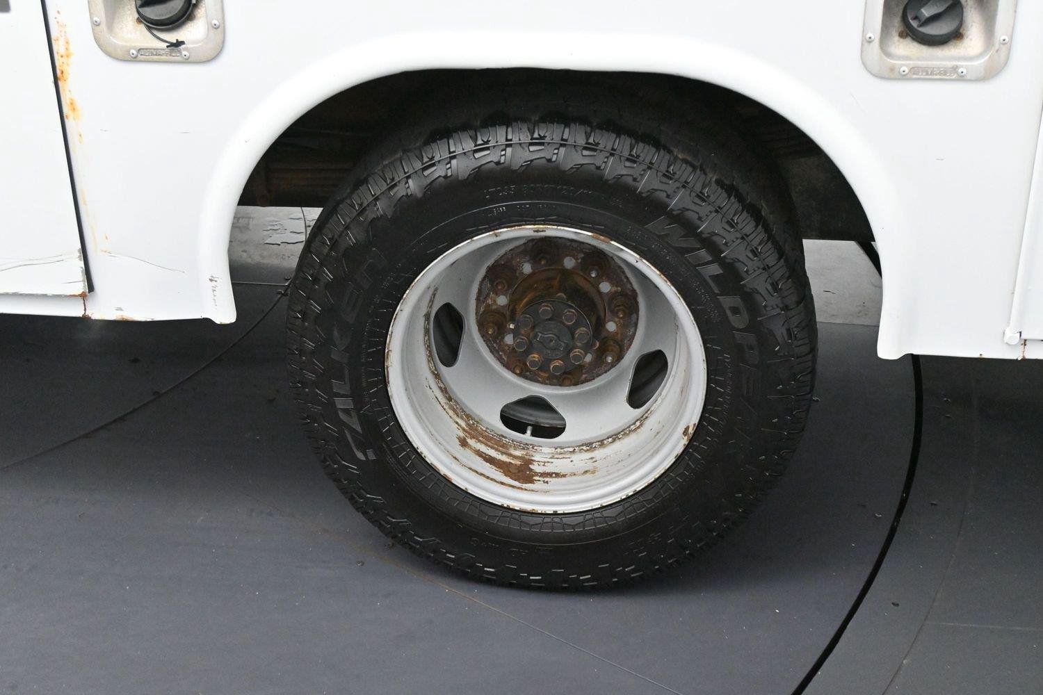 Used 2019 SUMMIT WHITE Chevrolet WT image 31