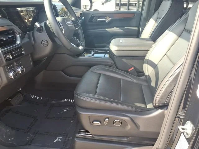Used 2025 Onyx Black GMC Denali image 12