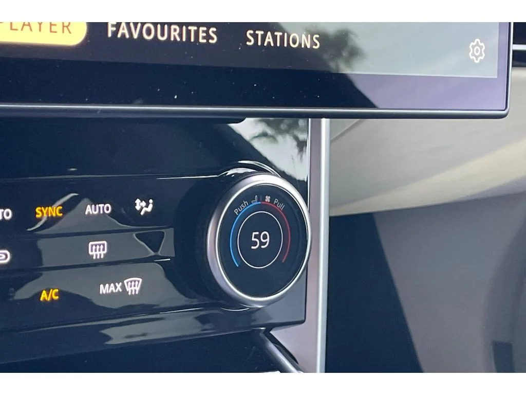 Used 2023 Fuji White Land Rover SE image 30
