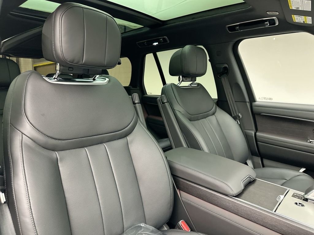 New 2026 Fuji White Land Rover SE image 6