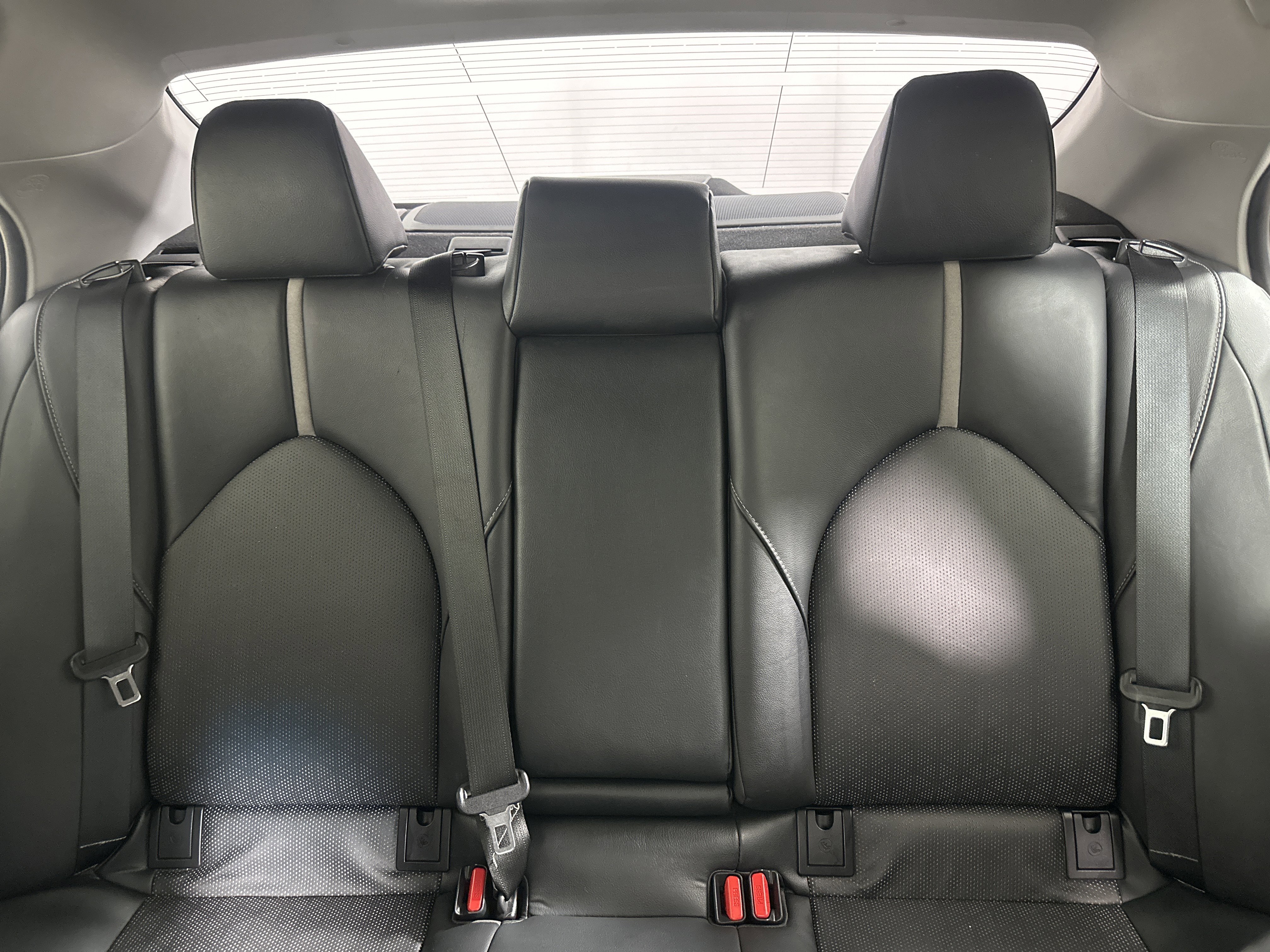 Used 2018  Toyota  image 23