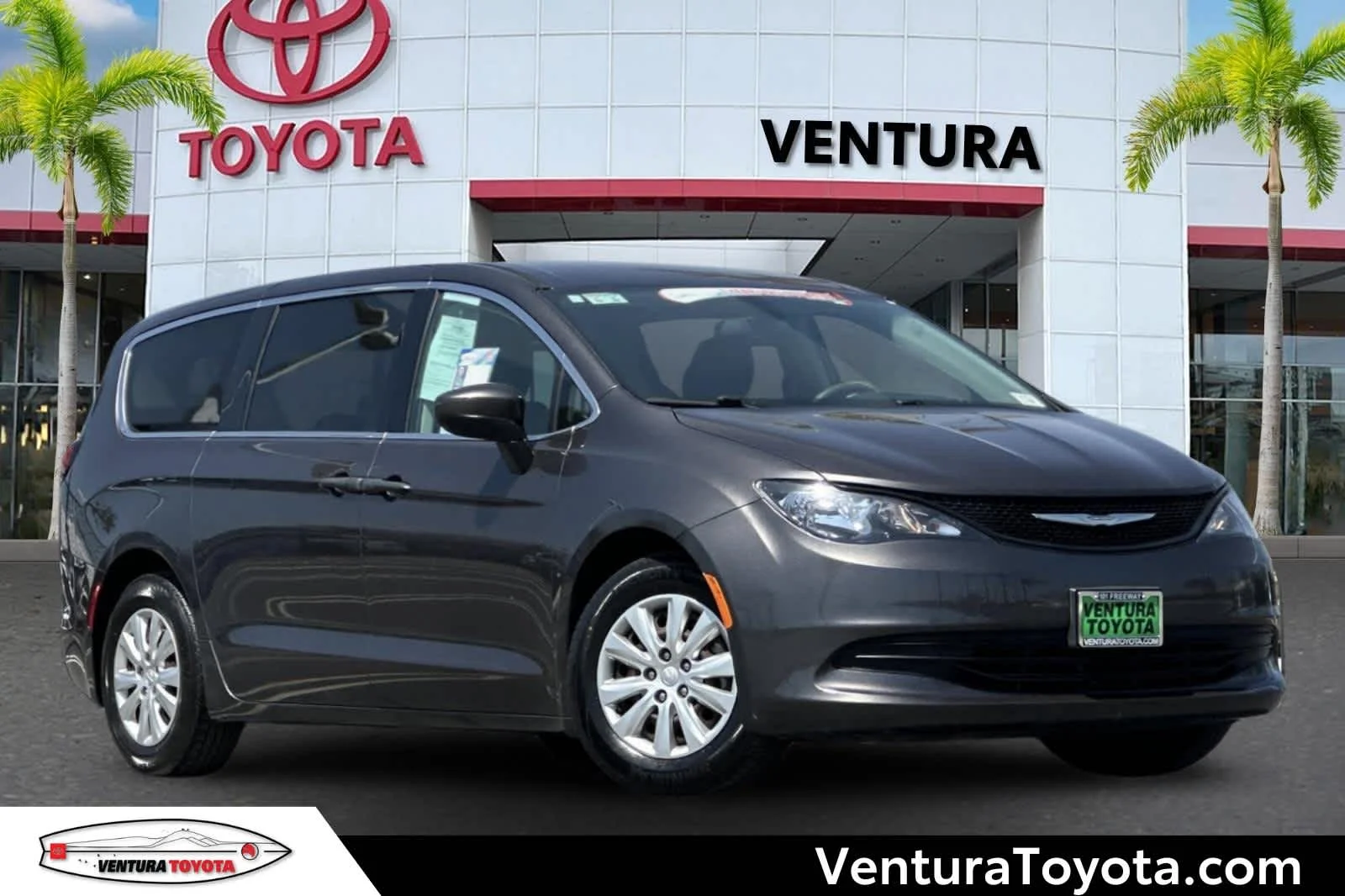 2018 Chrysler Pacifica L's photo