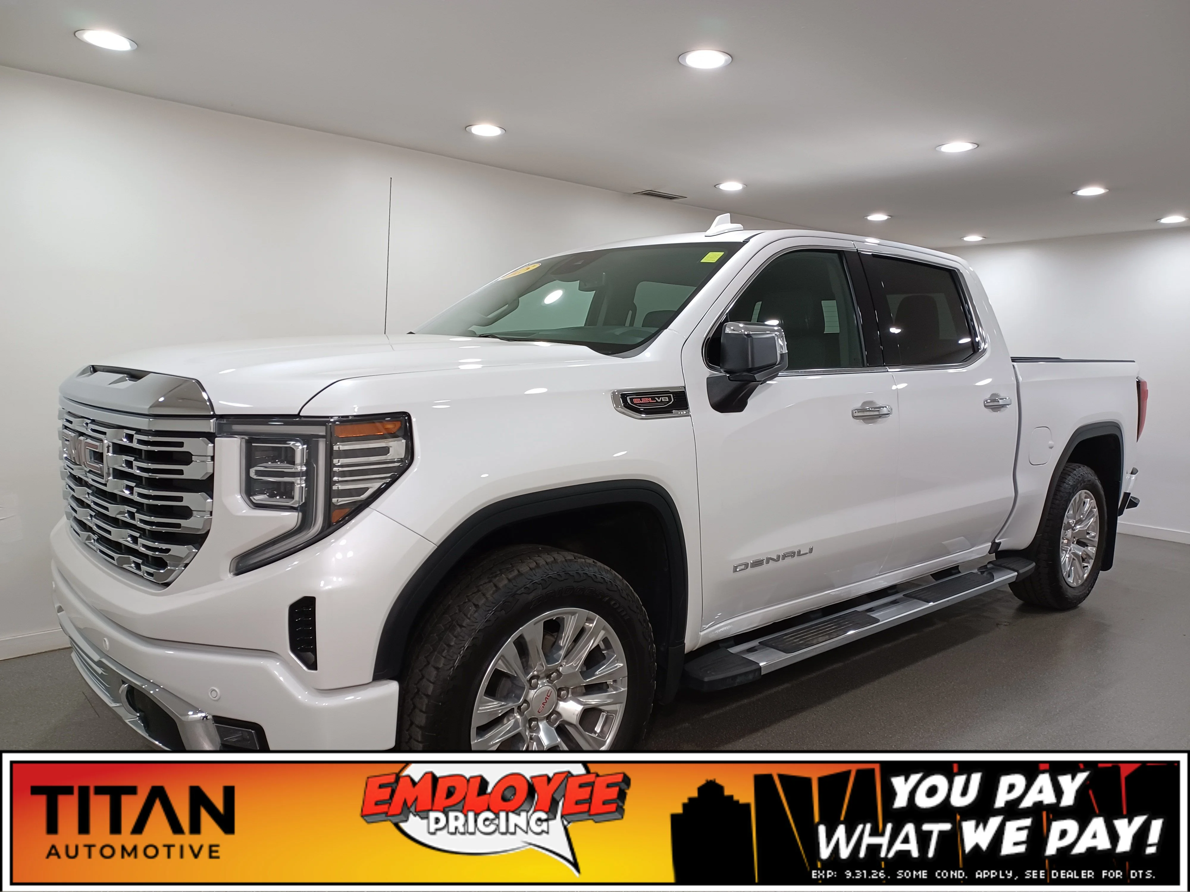 Used 2025 White Frost Tricoat GMC Denali 4WD*6.2L V8 | Adaptive Cruise | Remote Start | Nav | 360 Cam | Cooled Leather | Sunroof image 1