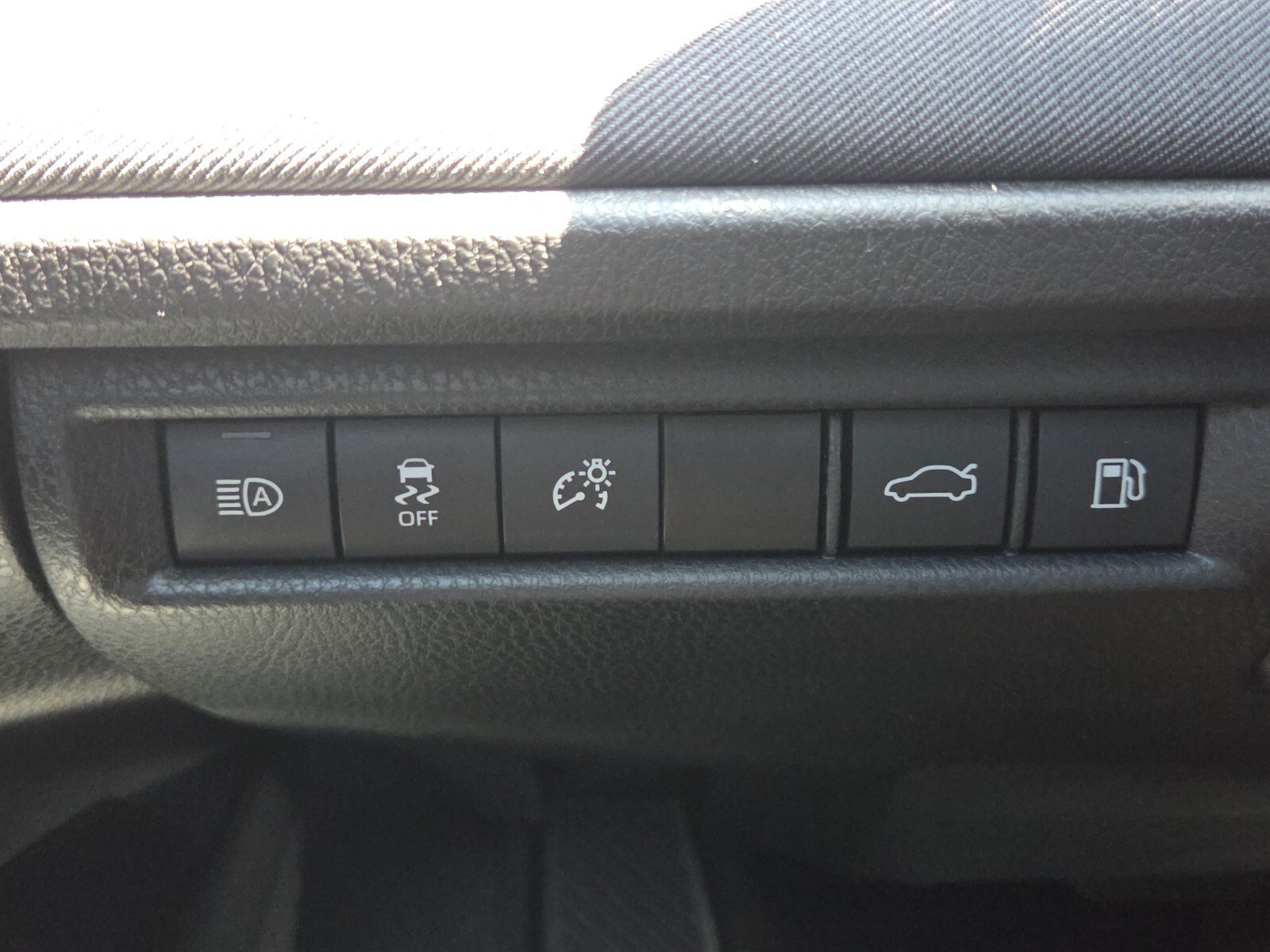 Used 2025 Underground Toyota LE image 21