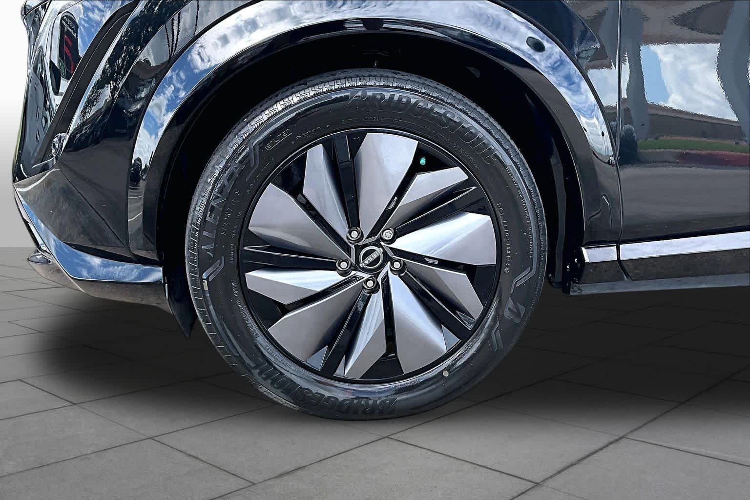 Used 2023 Black Diamond Pearl Nissan ENGAGE image 10