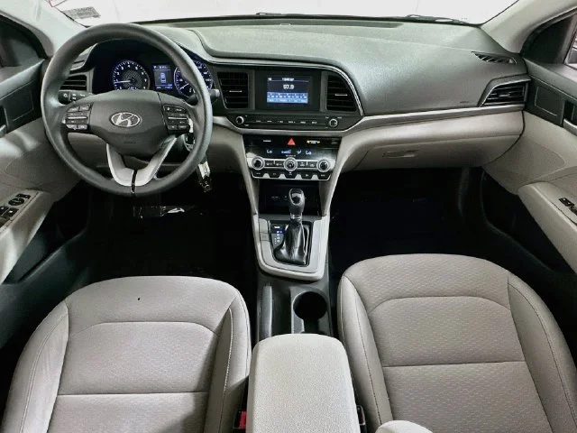 Used 2020 Red Hyundai SE image 11