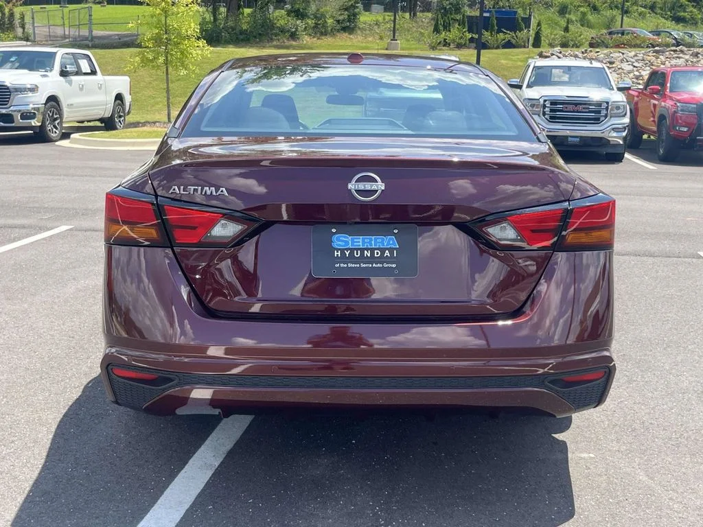 Used 2025 Red Nissan 2.5 SV image 4