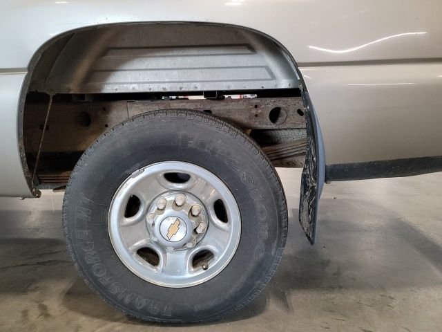 Used 2000 Light Pewter Metallic Chevrolet LS image 13