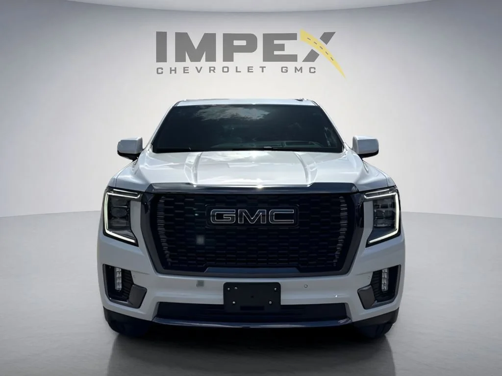 Used 2023 White Frost Tricoat GMC Denali Ultimate image 8