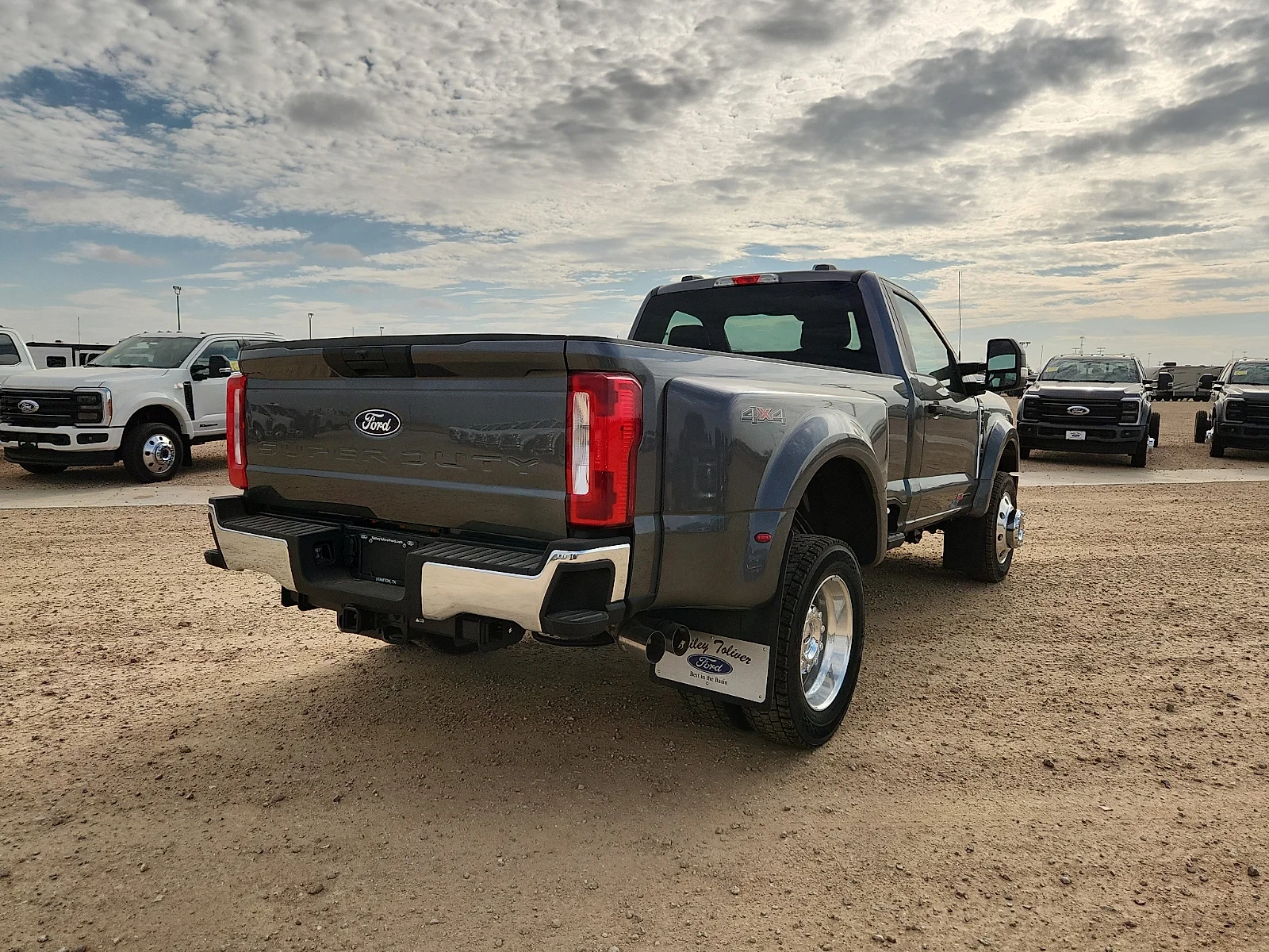New 2027 Carbonized Gray Metallic Ford XLT image 7