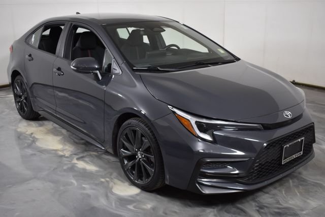 Used 2024  Toyota SE image 12