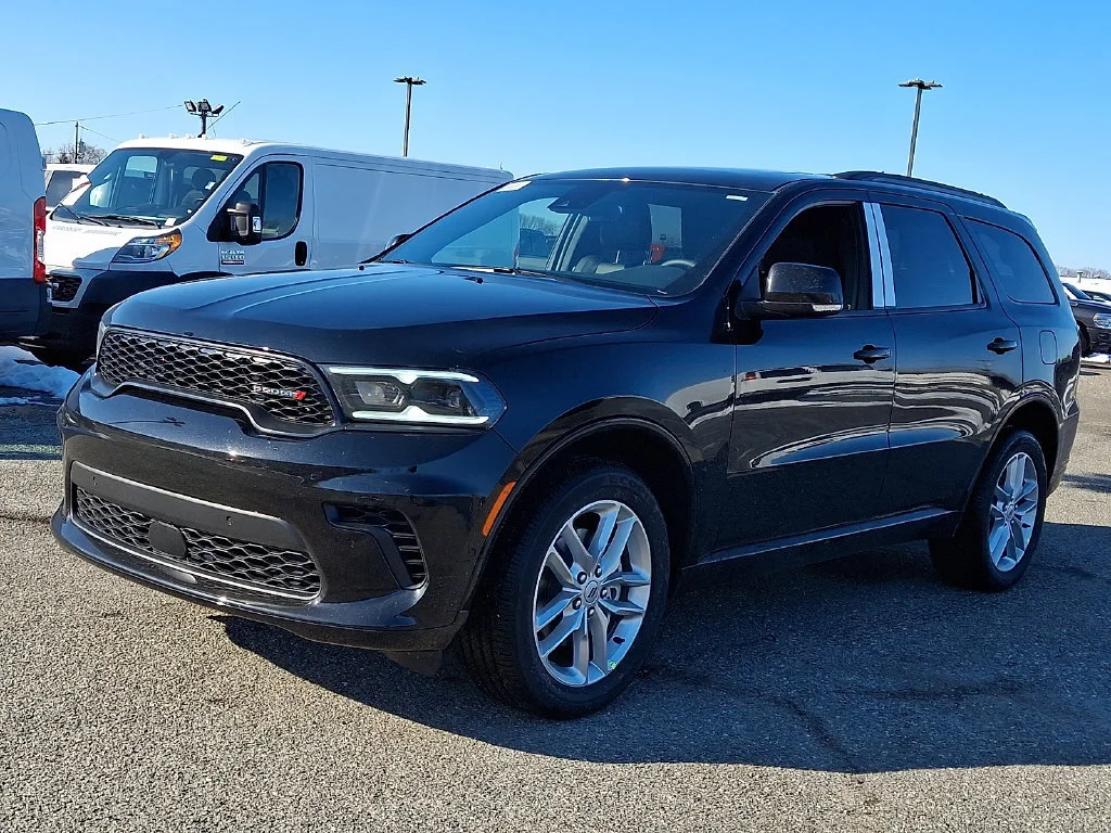 New 2026 Diamond Black Clear-Coat Exterior Paint Dodge GT Plus image 4