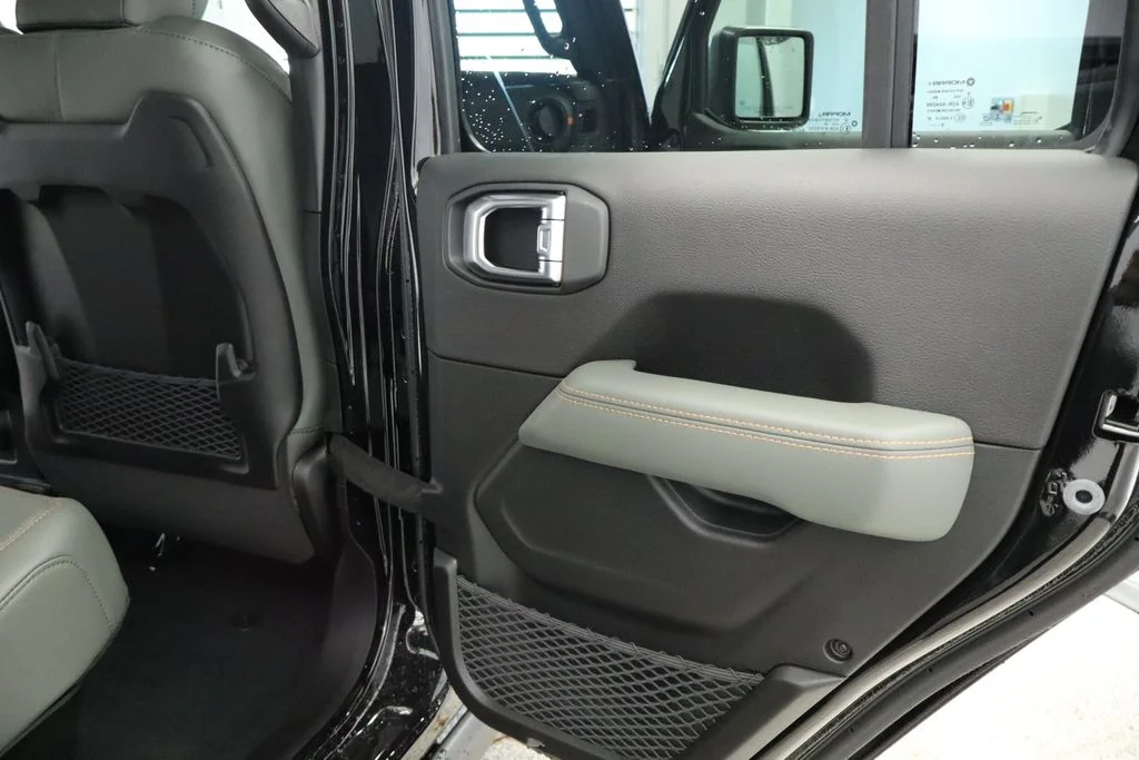 New 2026 Black Clearcoat Jeep Mojave image 22