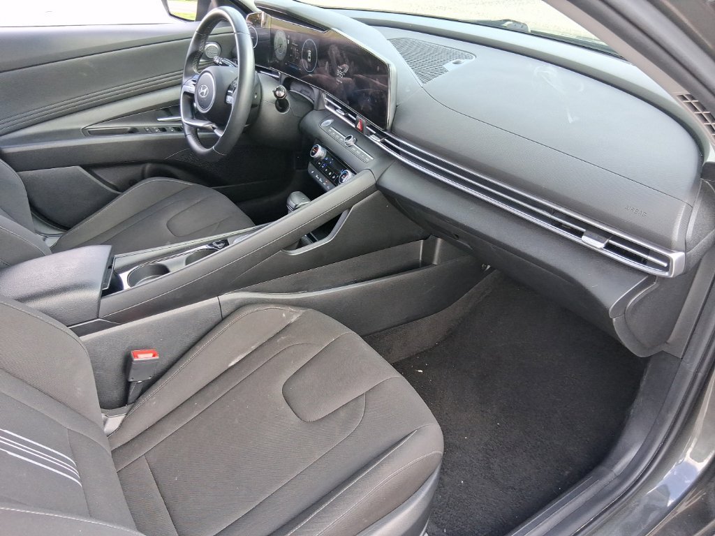 2025 Hyundai Elantra SEL - Photo 15
