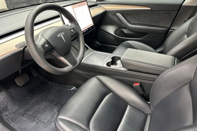 Used 2023  Tesla Base image 13