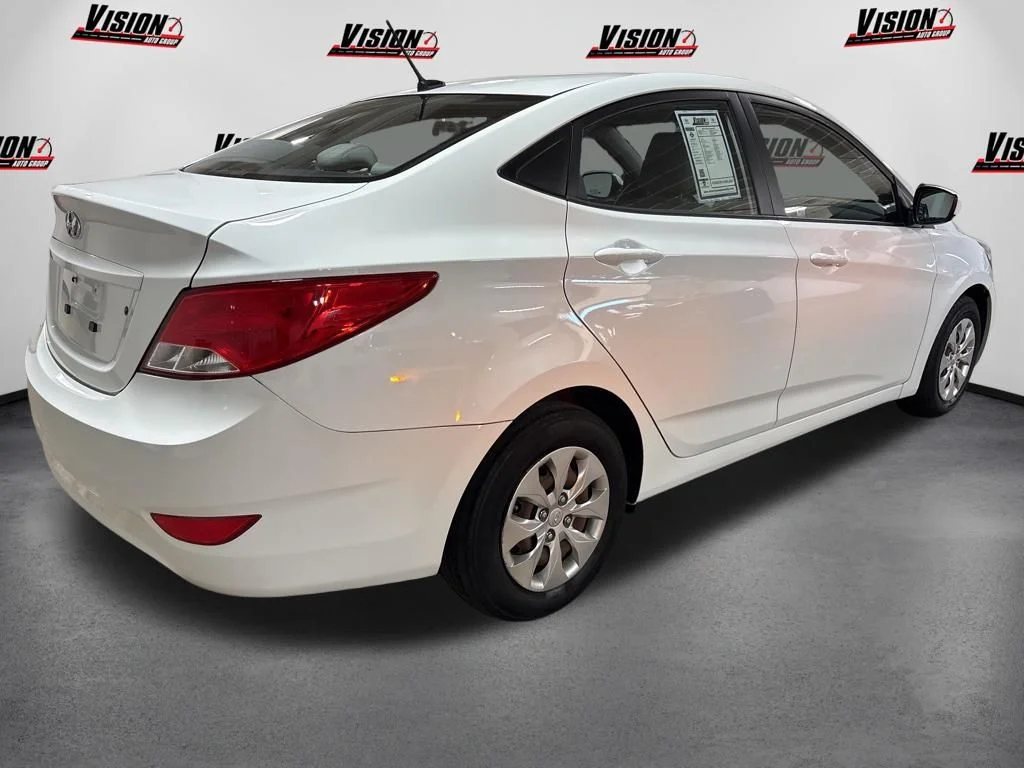 Used 2016 White Hyundai SE image 5