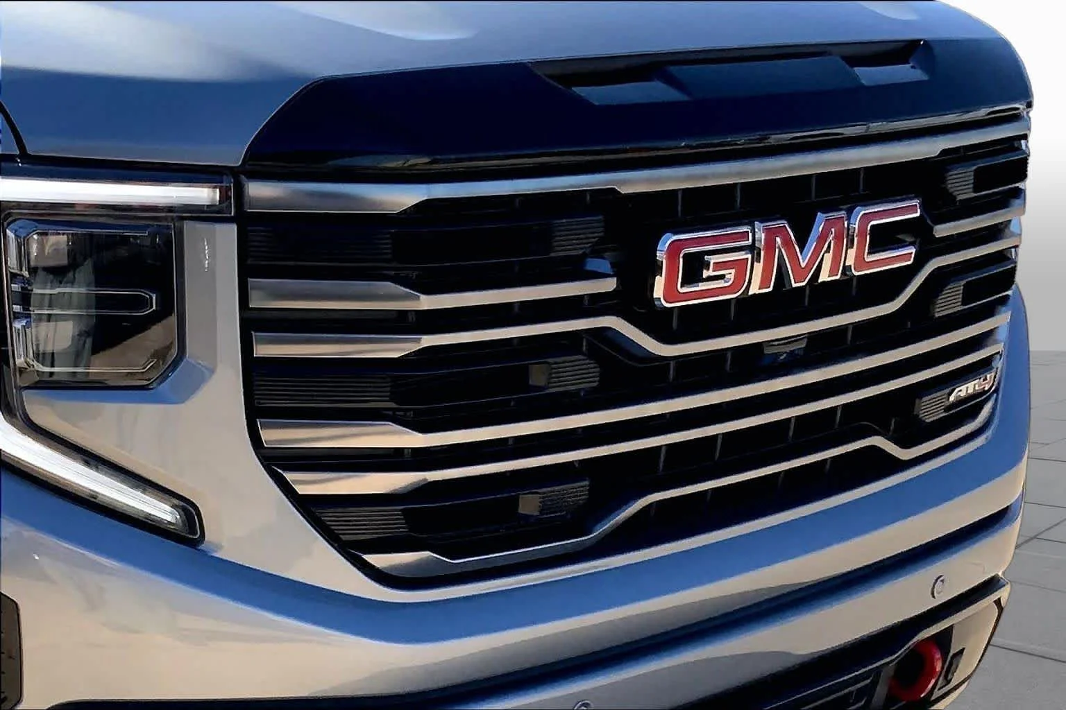 Used 2025 Sterling Metallic GMC AT4 image 29