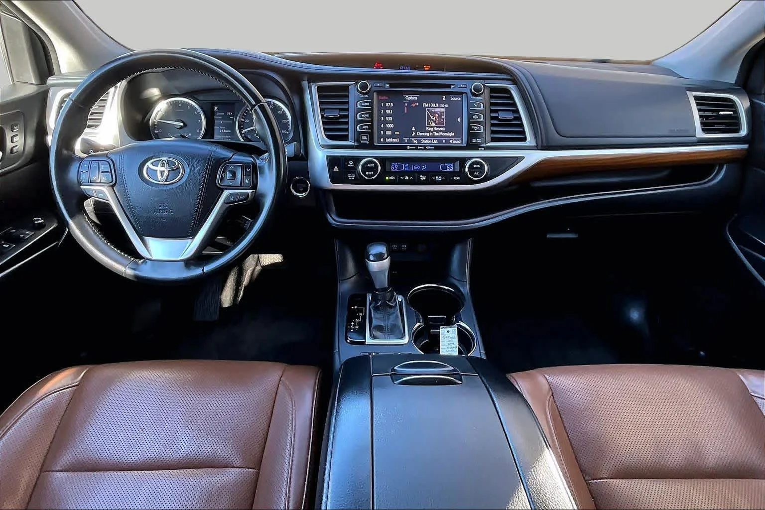 Used 2017 Ooh La La Rouge Mica Toyota Limited image 16