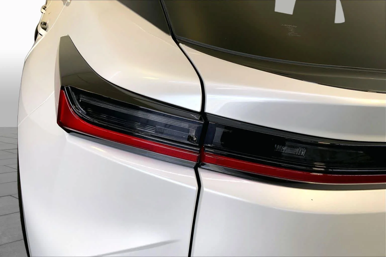 Used 2025 Eminent White Pearl Lexus Premium image 27