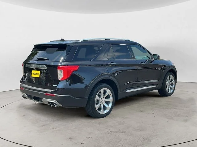 Used 2020 Black Metallic Ford Platinum image 5