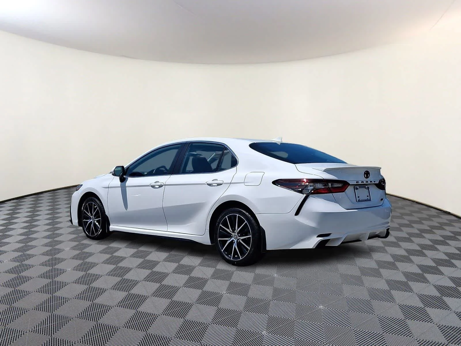 Certified Used 2024 Ice Cap Toyota SE image 9