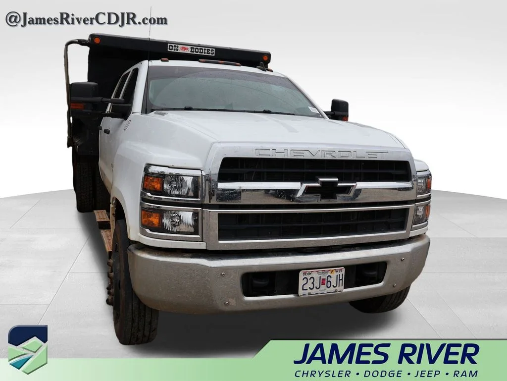 Used 2022 White Chevrolet 1WT image 11
