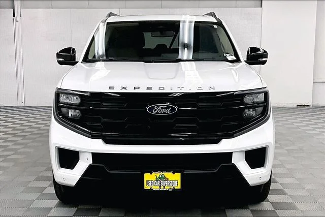 Used 2025 Oxford White Ford Active image 4
