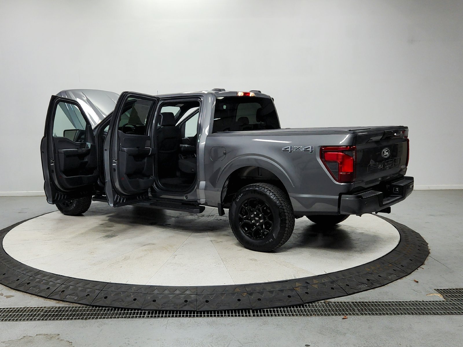 Used 2024 Gray Ford XLT image 14