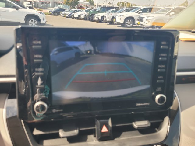Used 2022 White Toyota LE image 21