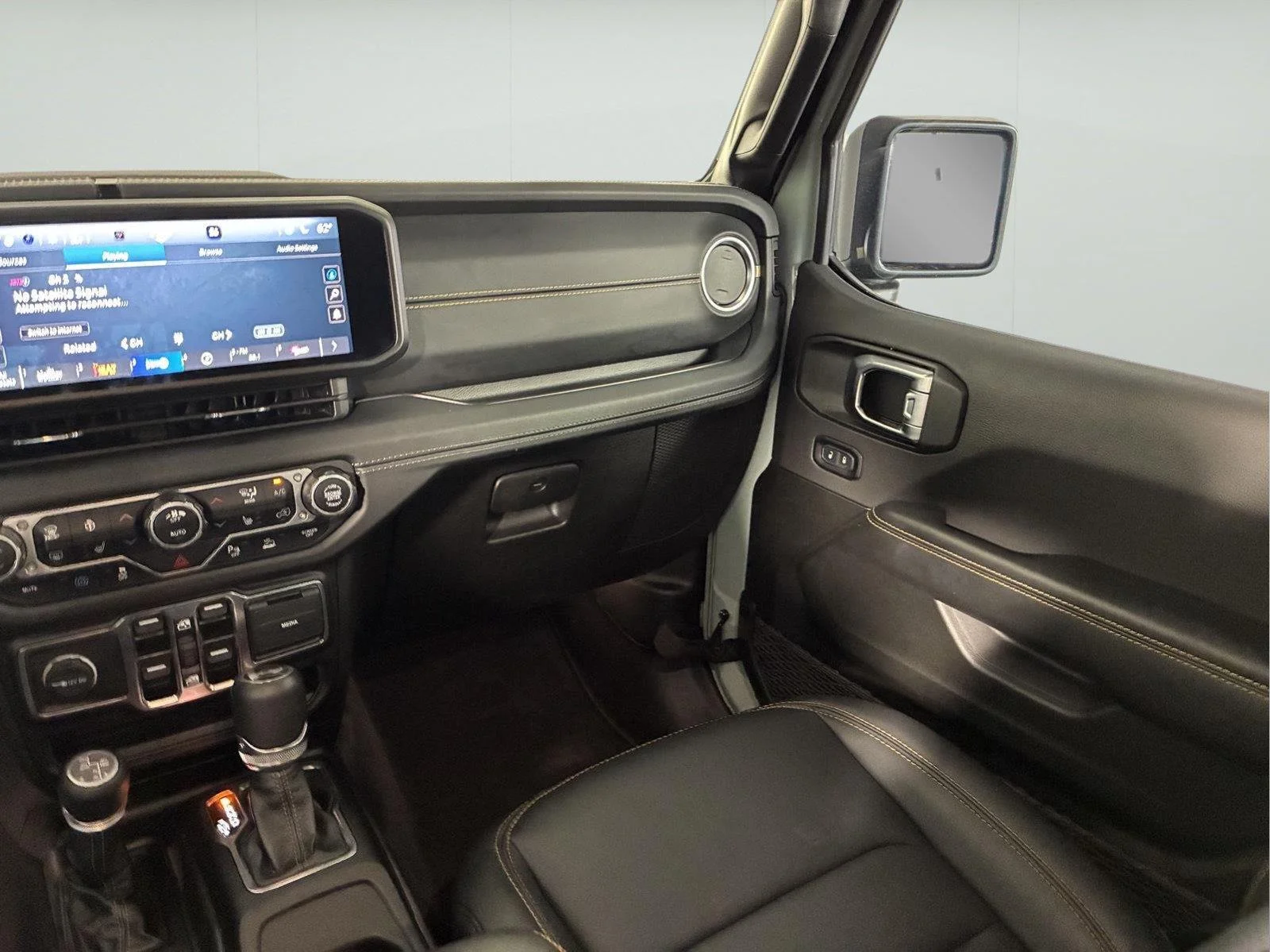 Used 2024 Earl Clearcoat Jeep Sahara image 21