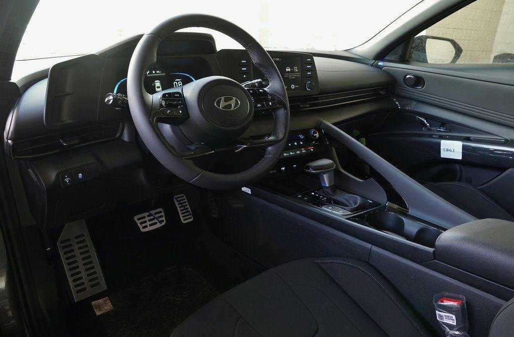 New 2026 Amazon Gray Hyundai SEL Sport Premium image 8