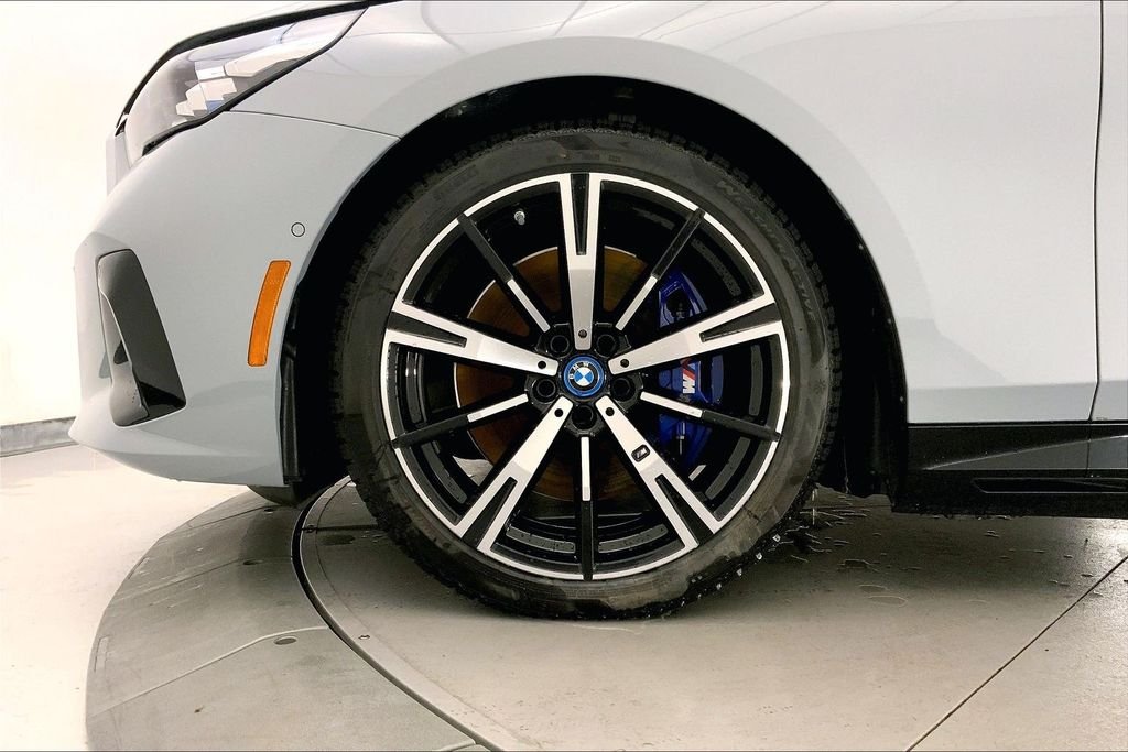 Used 2025 Brooklyn Grey Metallic BMW  image 8