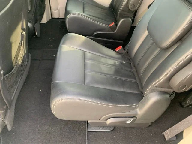 Used 2016 Crystal Metallic Chrysler Touring image 14