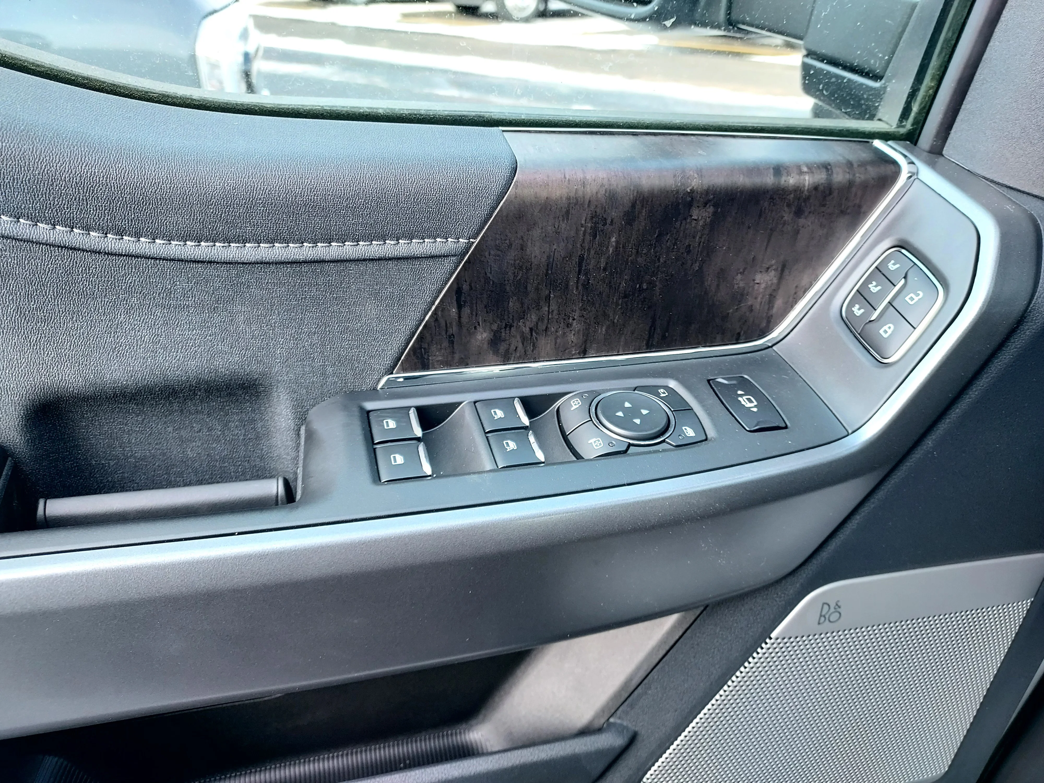 New 2026 Star White Metallic Tri-Coat Ford LARIAT image 41