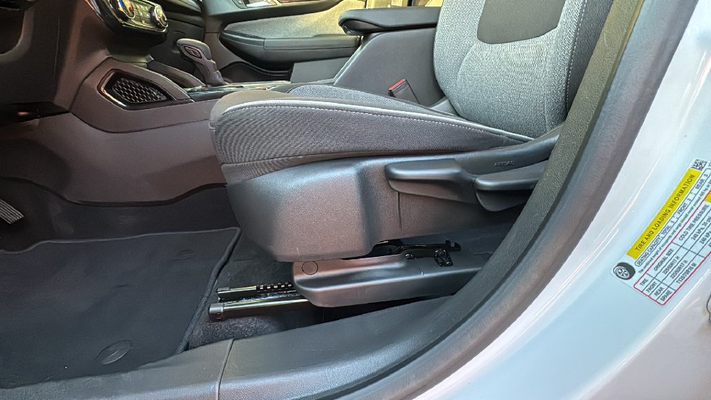 Used 2025 Summit White Chevrolet LT image 9