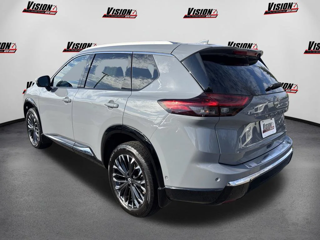 Used 2024 Gray Nissan Platinum image 9