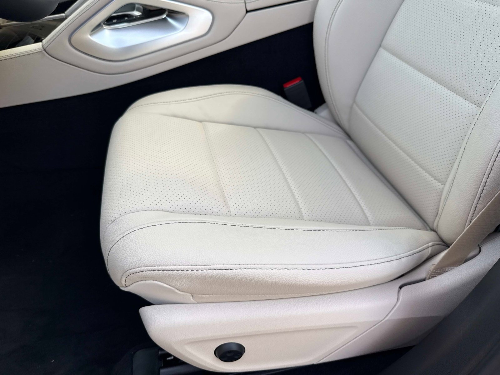 New 2026 Polar White Mercedes-Benz 350 4MATIC® SUV image 22