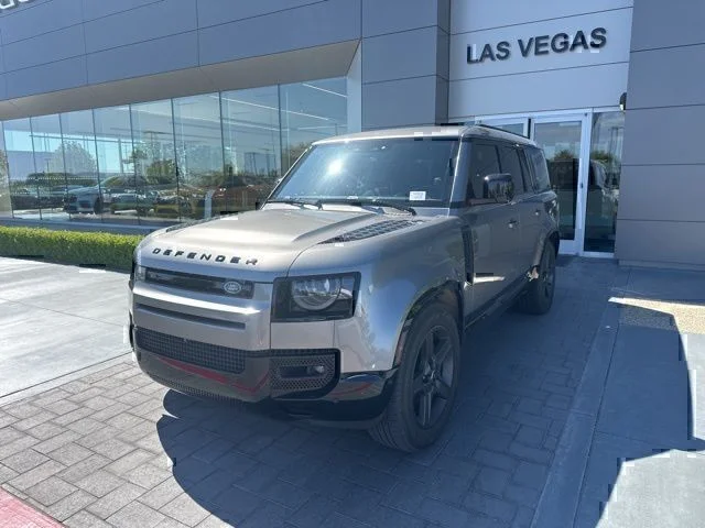 2024 Land Rover Defender 130 X-Dynamic SE P400's photo