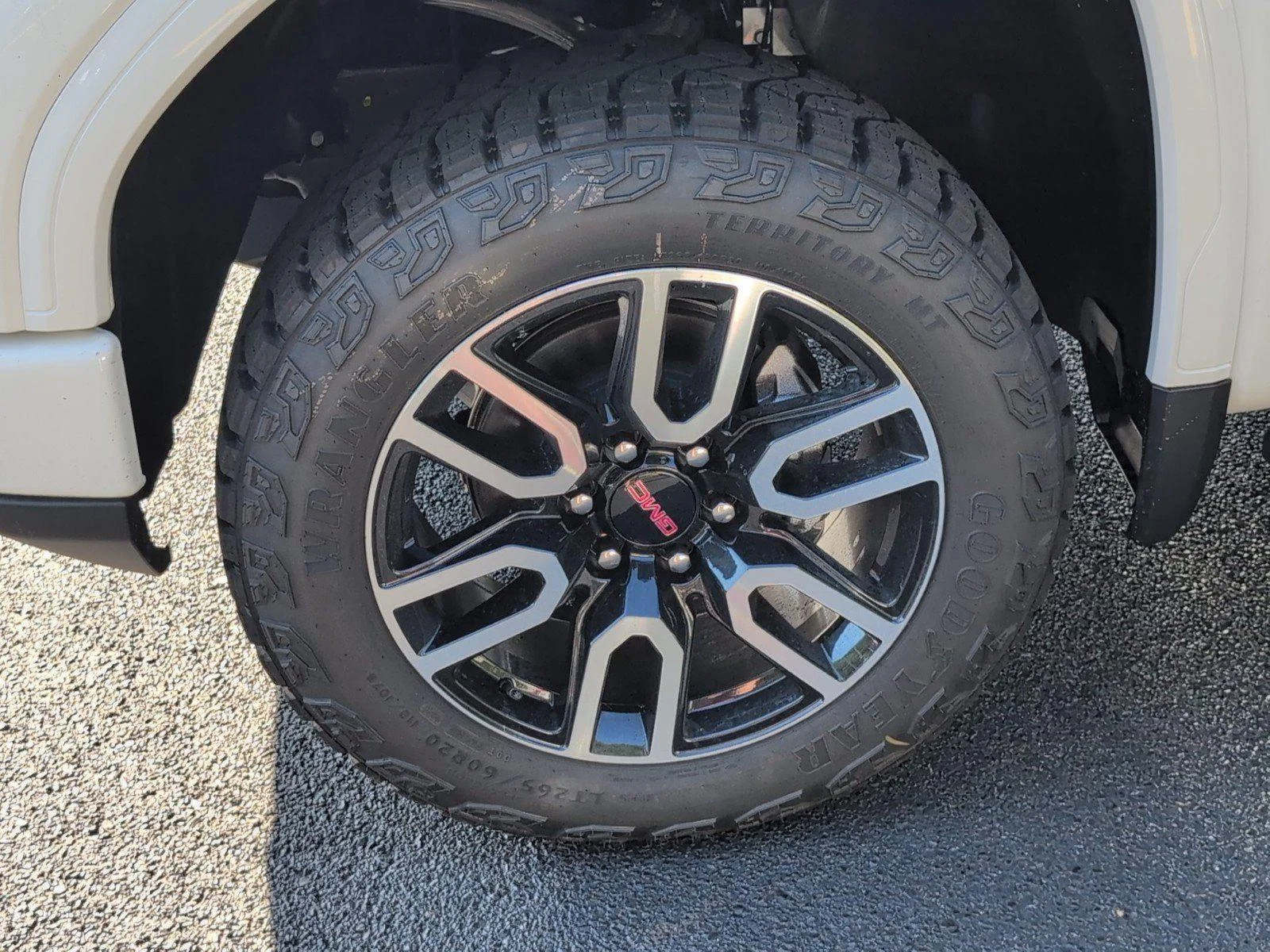 New 2026 Summit White GMC AT4 image 9