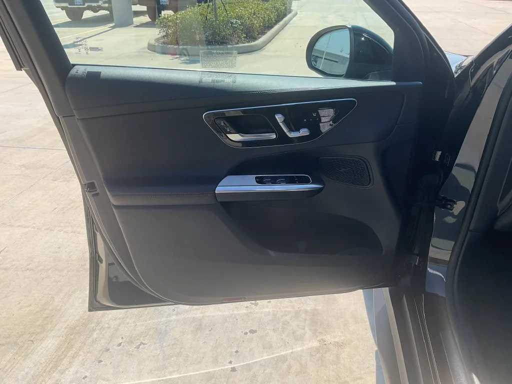 Used 2025 Black Mercedes-Benz GLC 300 image 11