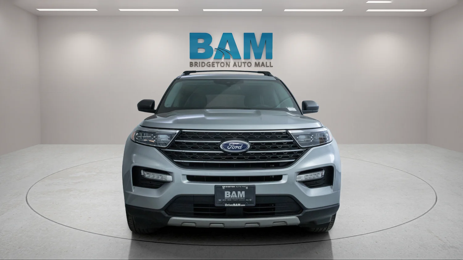 Used 2023 Silver Ford XLT image 2
