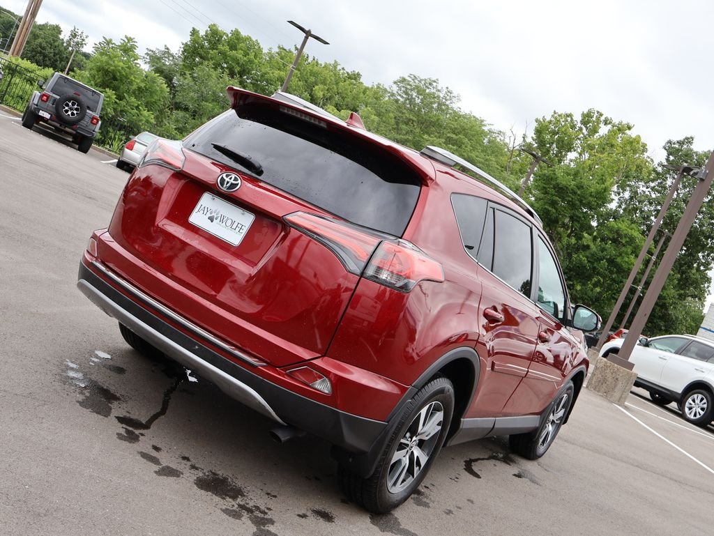 Used 2018 Red Toyota XLE image 7