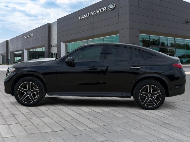 Used 2025  Mercedes-Benz GLC 300 Coupe image 2