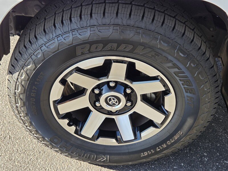 Used 2021 White Toyota SR5 image 12